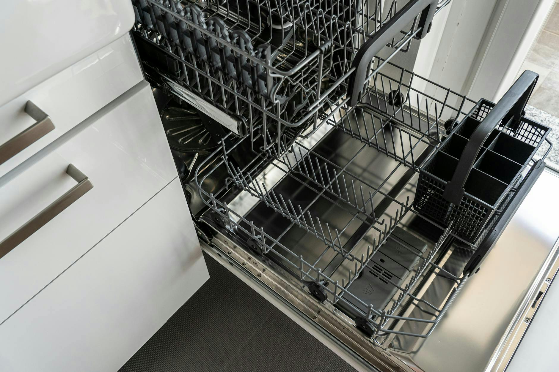Student accommodations with dish washer