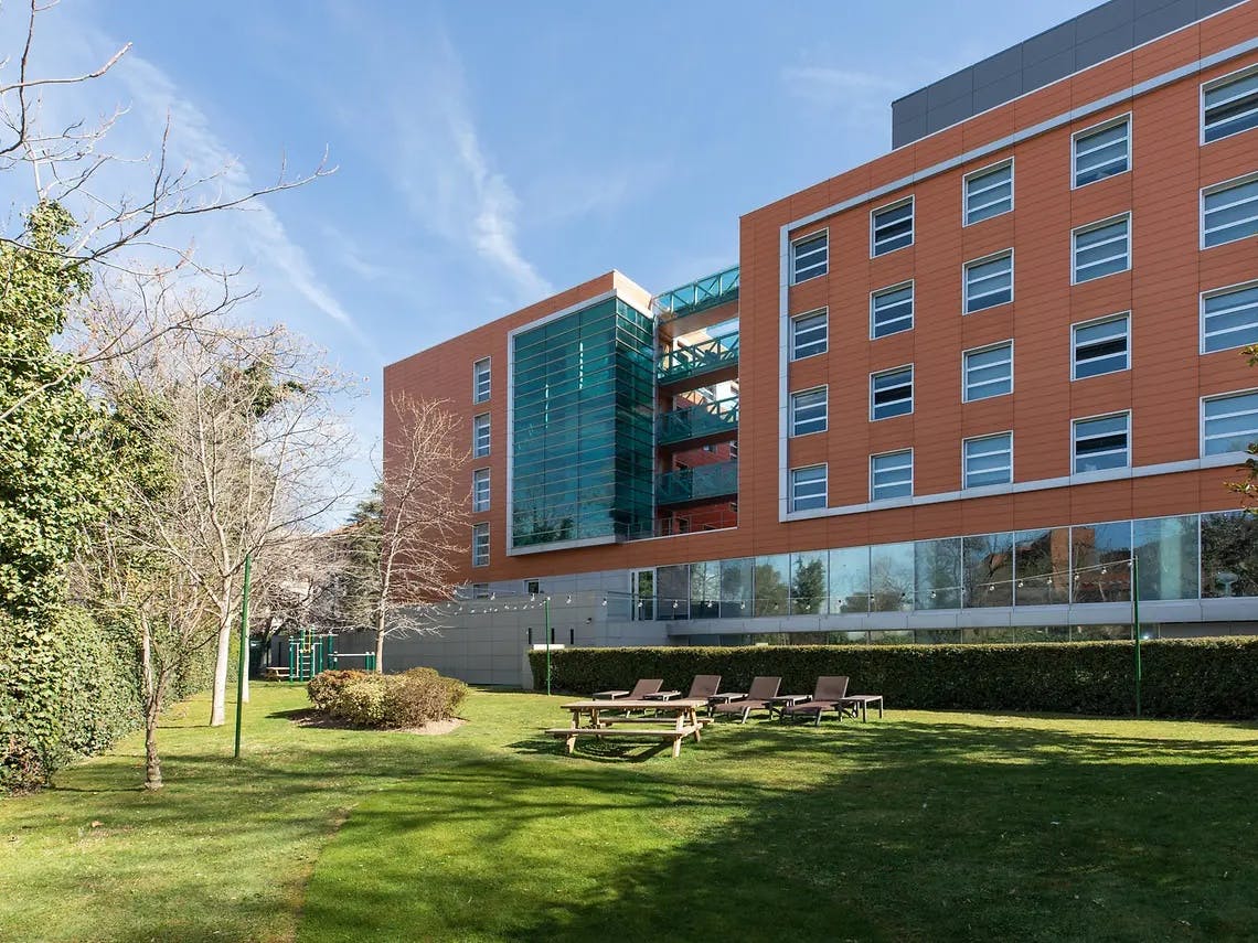 Shared room for rent for €1,407 per month in Madrid, Calle de Ramiro de Maeztu