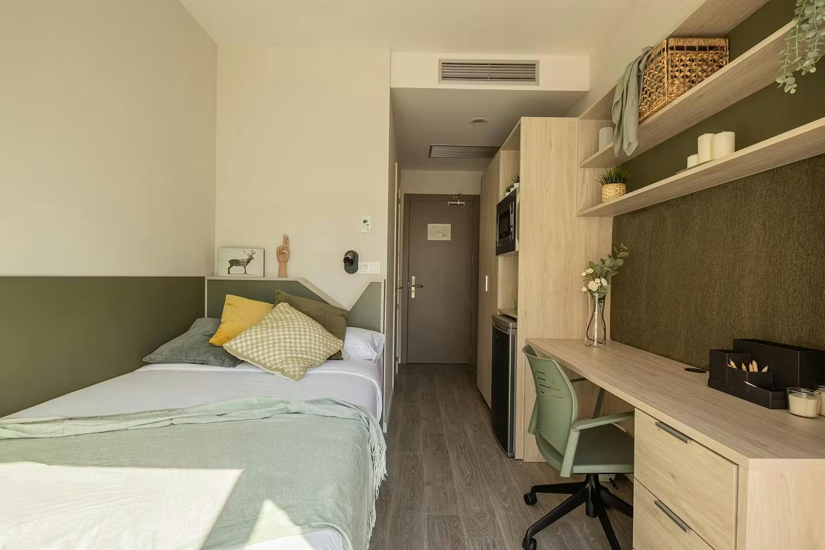 Shared room for rent for €663 per month in Sevilla, Calle Elche