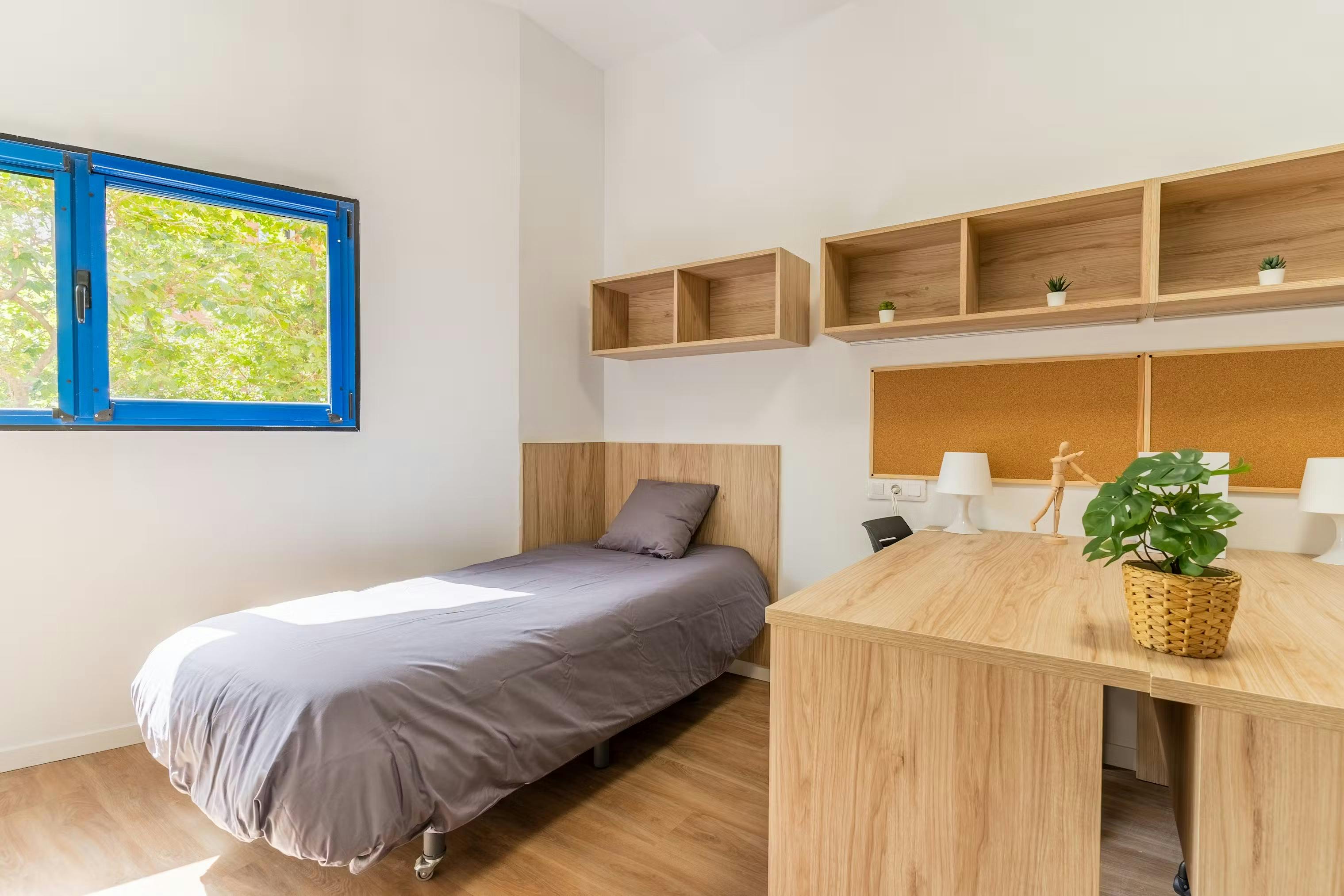 Pokój współdzielony do wynajęcia za 920 € miesięcznie w mieście Valencia, Avenida de los Naranjos