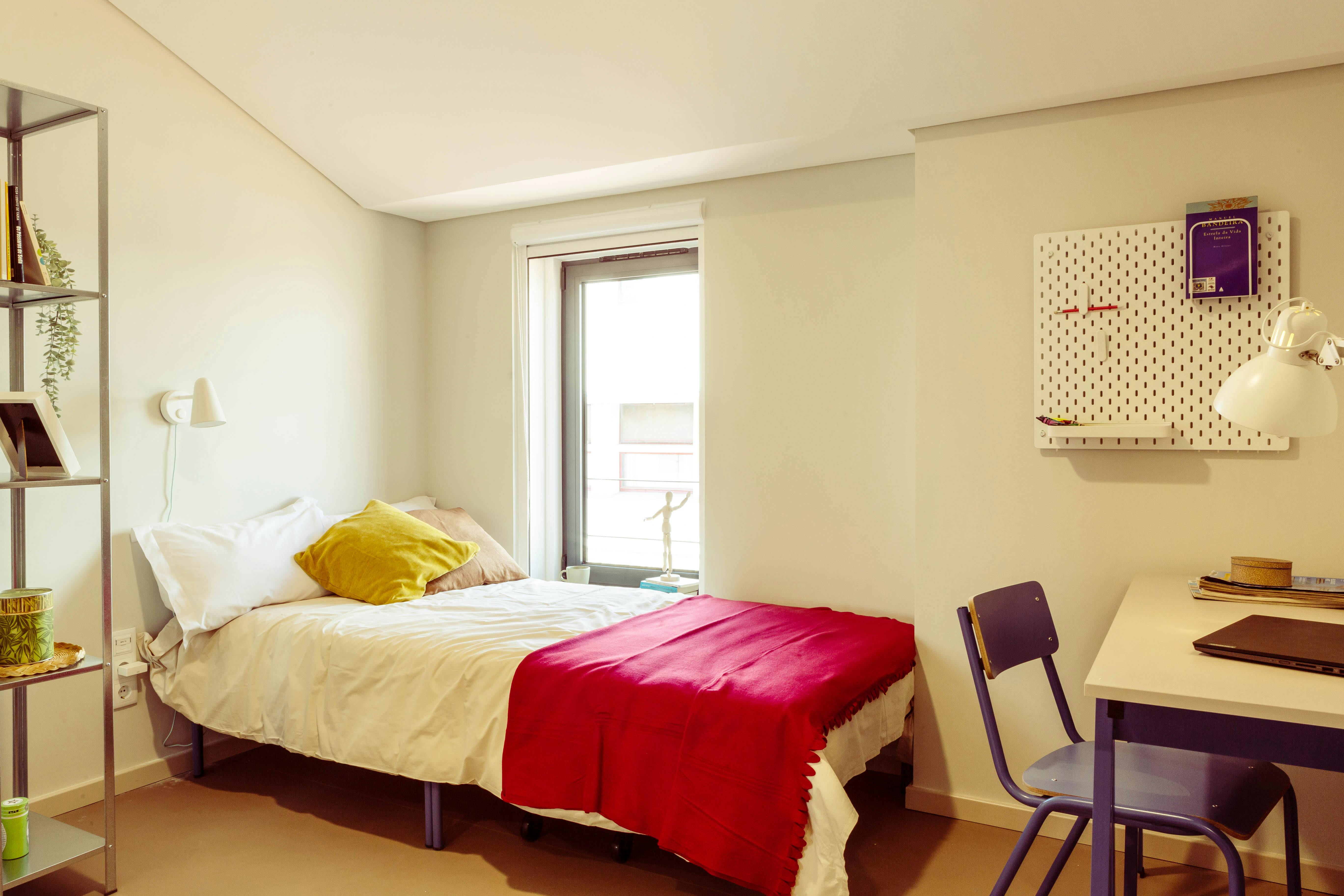 Building for rent for €439 per month in Covilhã, Calçada Fonte do Lameiro