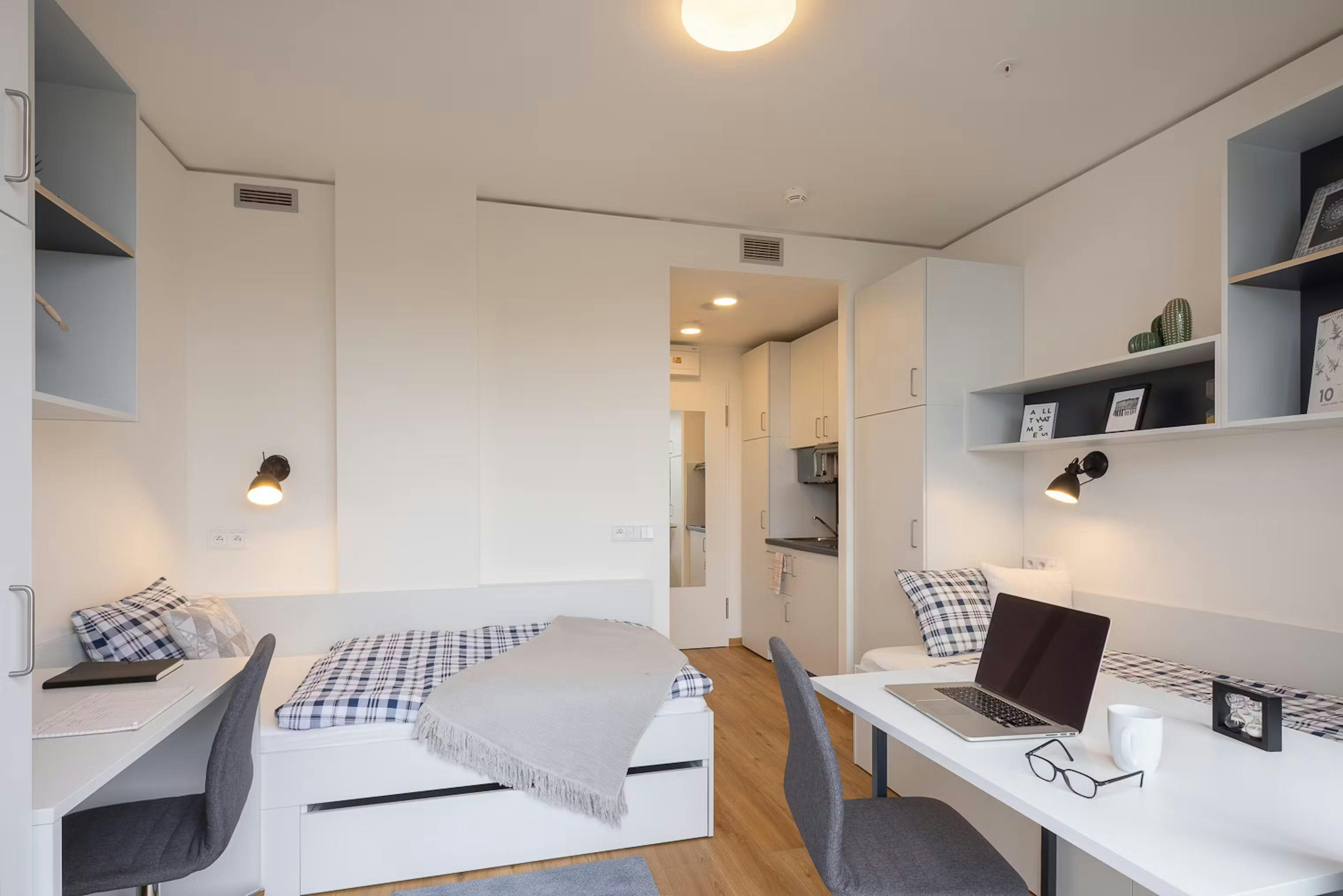 大楼 正在以 €912 的月租出租，其位于 Prague, Na Zátorách