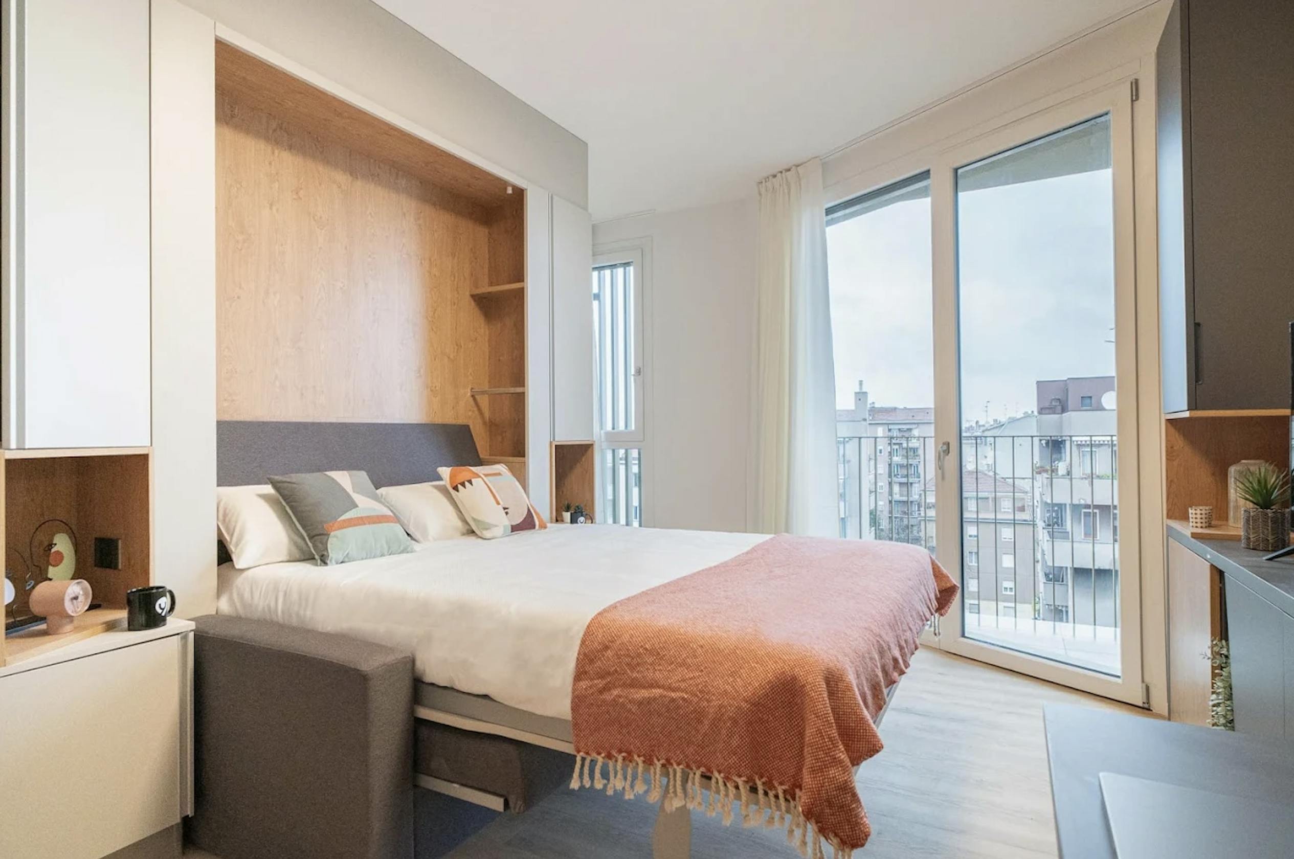 Studio for rent for €1,524 per month in Milan, Viale Monza