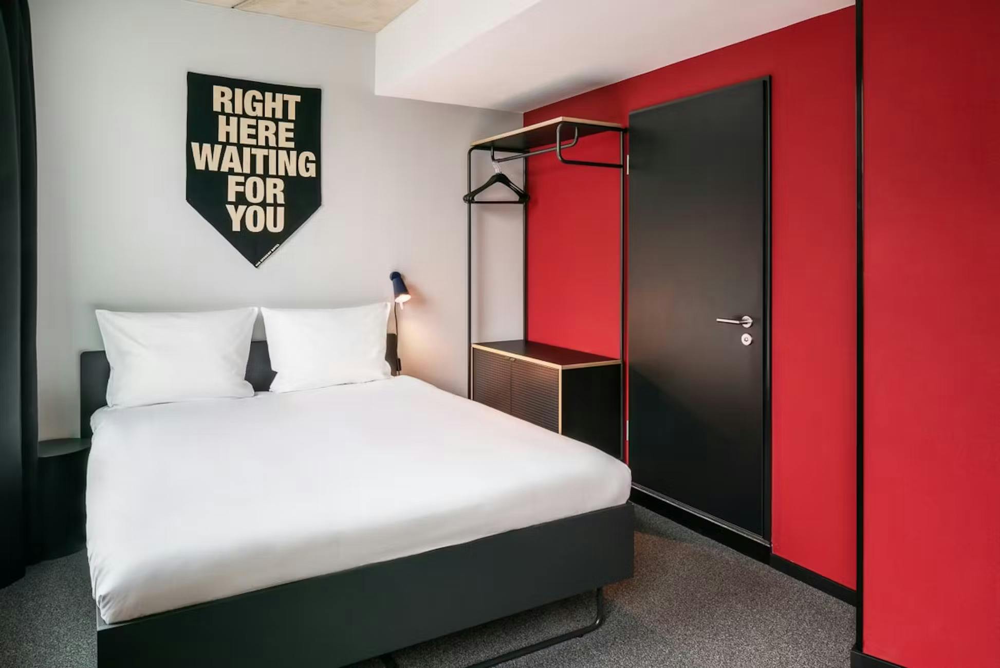 Studio for rent for €1 per month in Berlin, Alexanderstraße