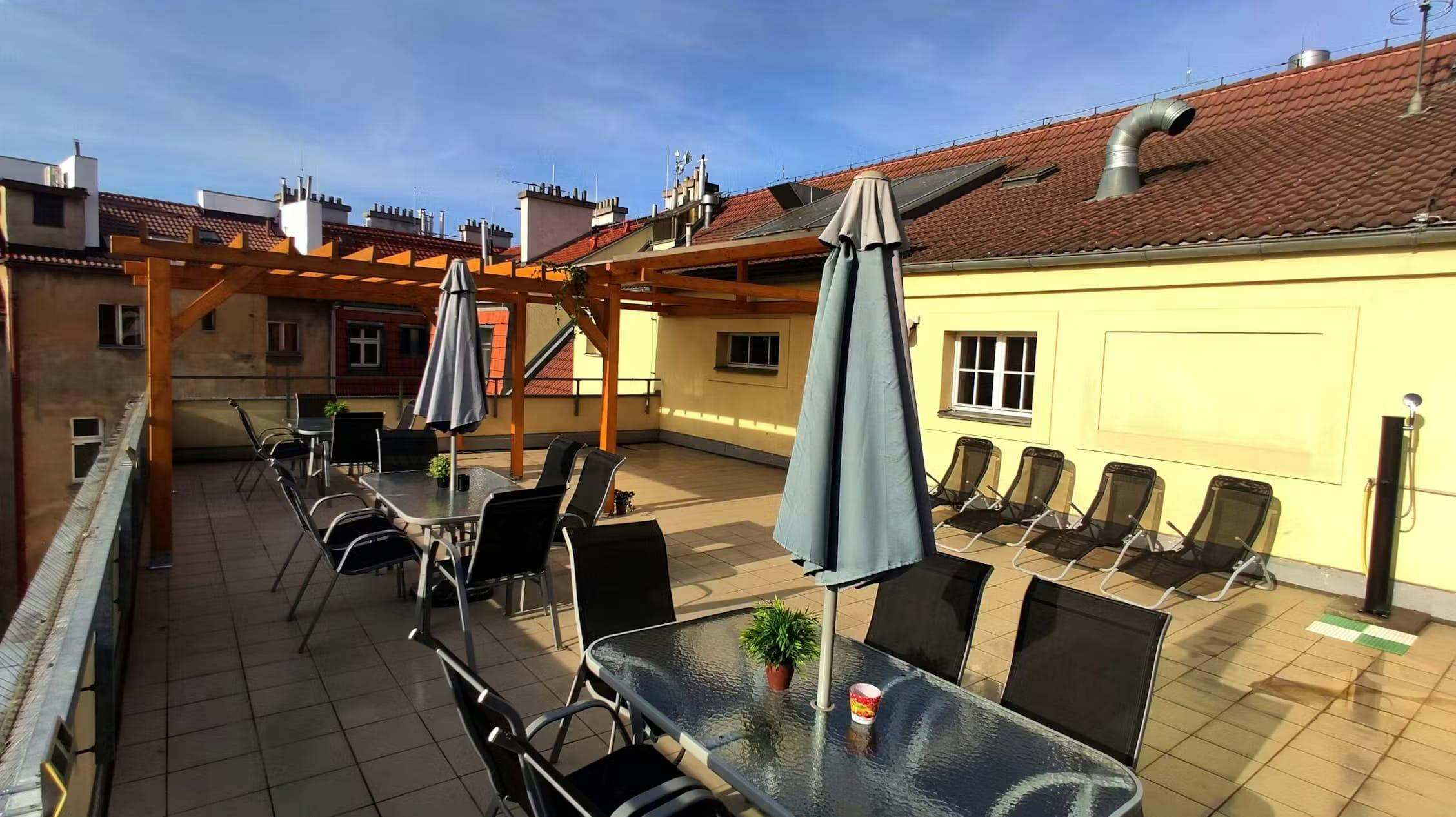 Общая комната сдается в аренду за 5 244 CZK в месяц в Hlavní město Praha, Strojnická