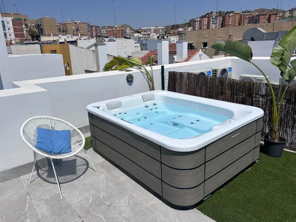 Privat rum att hyra för 1 € i månaden i Málaga, Calle Bresca