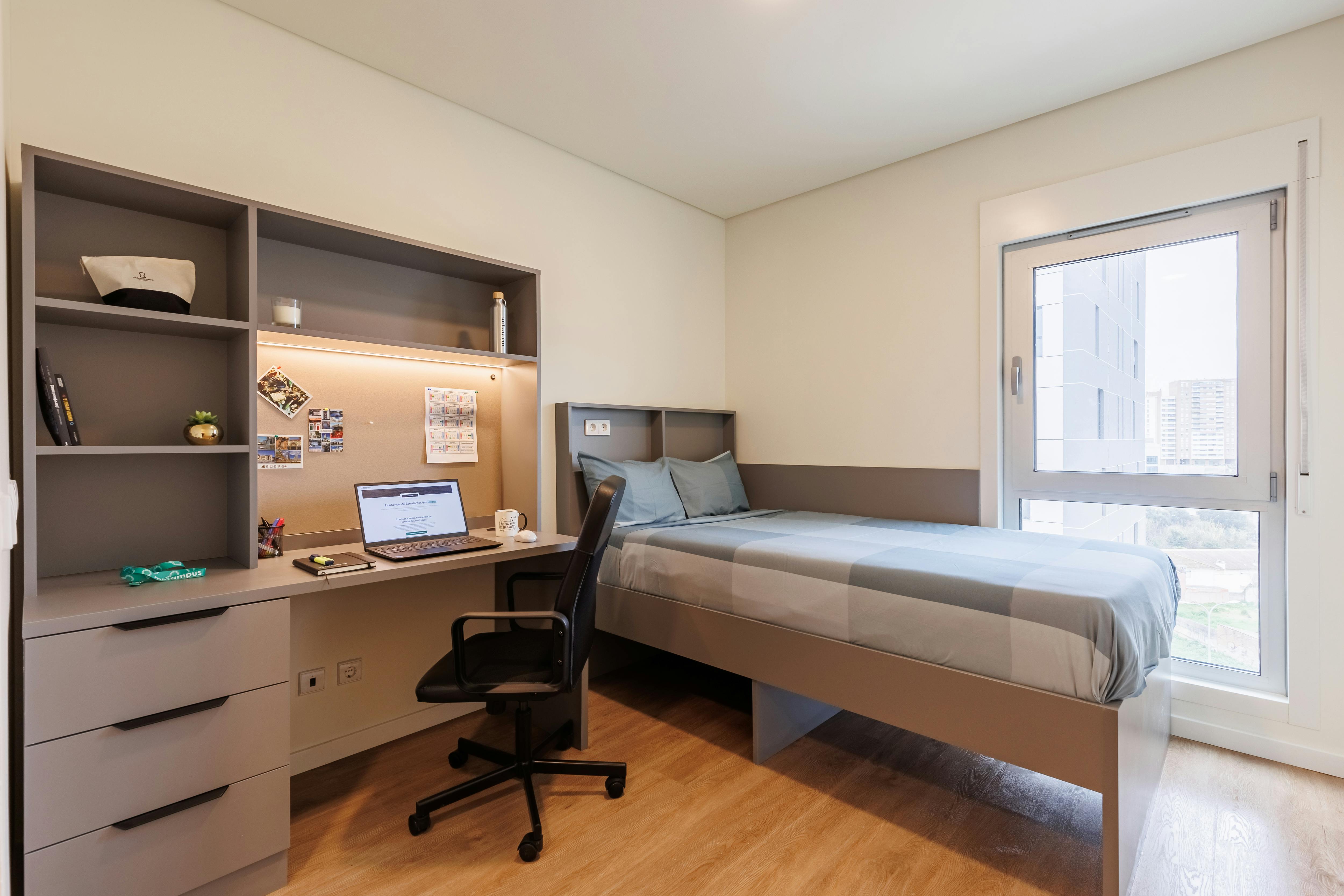 Studio for rent for €797 per month in Lisbon, Rua Snu Abecassis