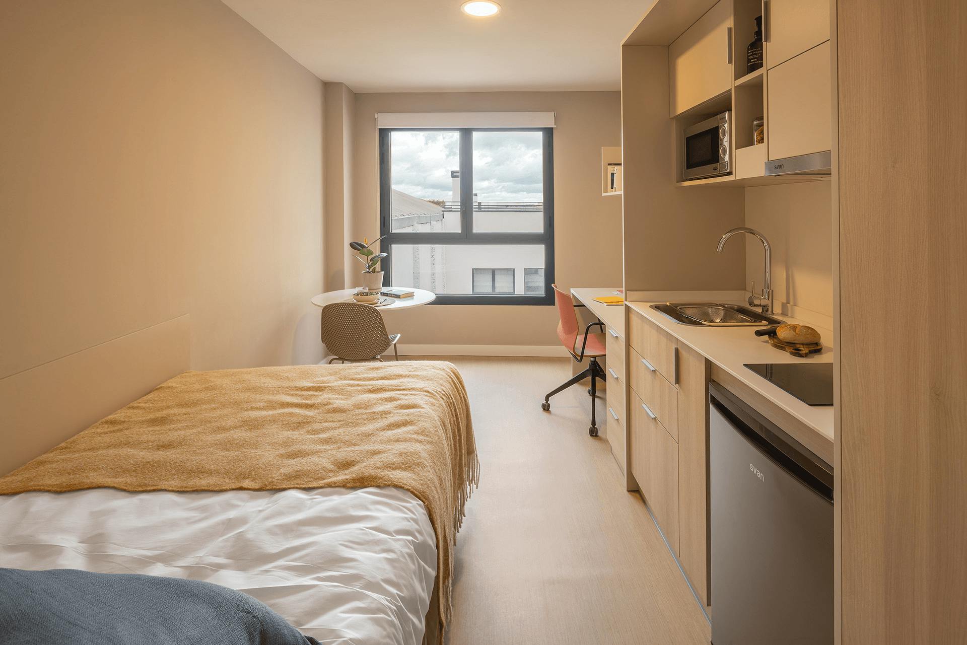 共用房间 正在以 €550 的月租出租，其位于 Valencia, Avinguda del Port