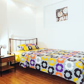 Отдельная комната сдается в аренду за 225 € в месяц в Athens, Argiropoulou