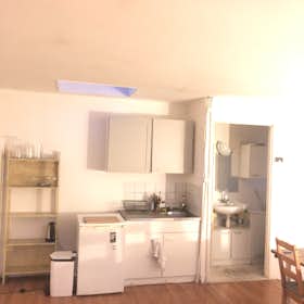 Apartment for rent for €875 per month in Rotterdam, Mathenesserweg