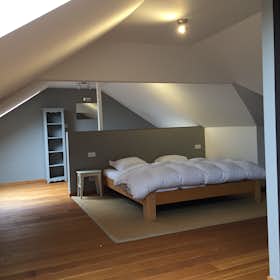 Отдельная комната сдается в аренду за 375 € в месяц в Ternat, Dr. Em. De Croesstraat