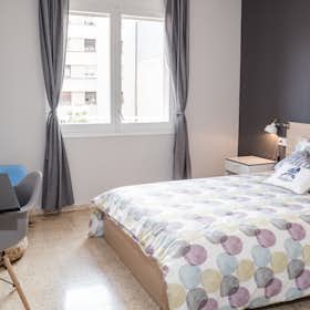 Private room for rent for €850 per month in Barcelona, Carrer d'Aragó