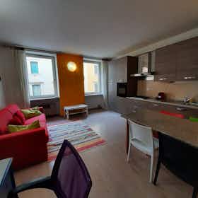Apartment for rent for €1,290 per month in Trento, Via Roma