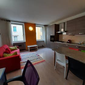 Apartamento para alugar por € 1.290 por mês em Trento, Via Roma
