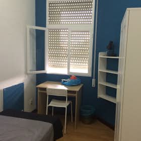 Private room for rent for €580 per month in Madrid, Gran Vía