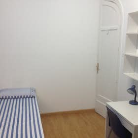 Private room for rent for €580 per month in Madrid, Gran Vía