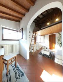 Apartment for rent for €1,550 per month in Florence, Via dei Pepi