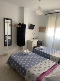 Private room for rent for €700 per month in Málaga, Calle Diego de Almaguer