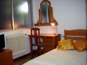 Private room for rent for €280 per month in Salamanca, Calle Maestro Ávila