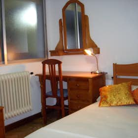 Private room for rent for €280 per month in Salamanca, Calle Maestro Ávila