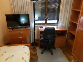 Private room for rent for €320 per month in Salamanca, Avenida de los Maristas