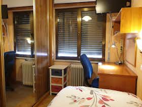 Отдельная комната сдается в аренду за 295 € в месяц в Salamanca, Avenida de los Maristas