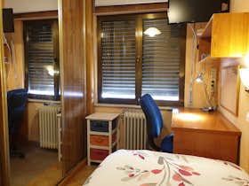 Private room for rent for €295 per month in Salamanca, Avenida de los Maristas