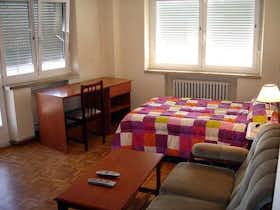 Pokój prywatny do wynajęcia za 360 € miesięcznie w mieście Salamanca, Avenida de los Maristas