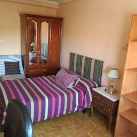 Private room for rent for €360 per month in Salamanca, Avenida de los Maristas