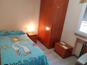 Приватна кімната за оренду для 290 EUR на місяць у Salamanca, Calle Asturias