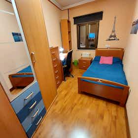 Отдельная комната сдается в аренду за 295 € в месяц в Salamanca, Paseo de San Vicente