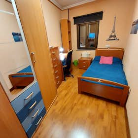 Приватна кімната за оренду для 295 EUR на місяць у Salamanca, Paseo de San Vicente