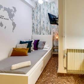 Private room for rent for €790 per month in Barcelona, Carrer de Roger de Llúria