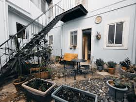 Wohnung zu mieten für 1.050 € pro Monat in Lisbon, Largo das Olarias