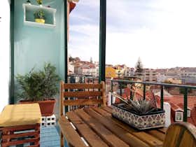 Appartement te huur voor € 1.350 per maand in Lisbon, Largo das Olarias