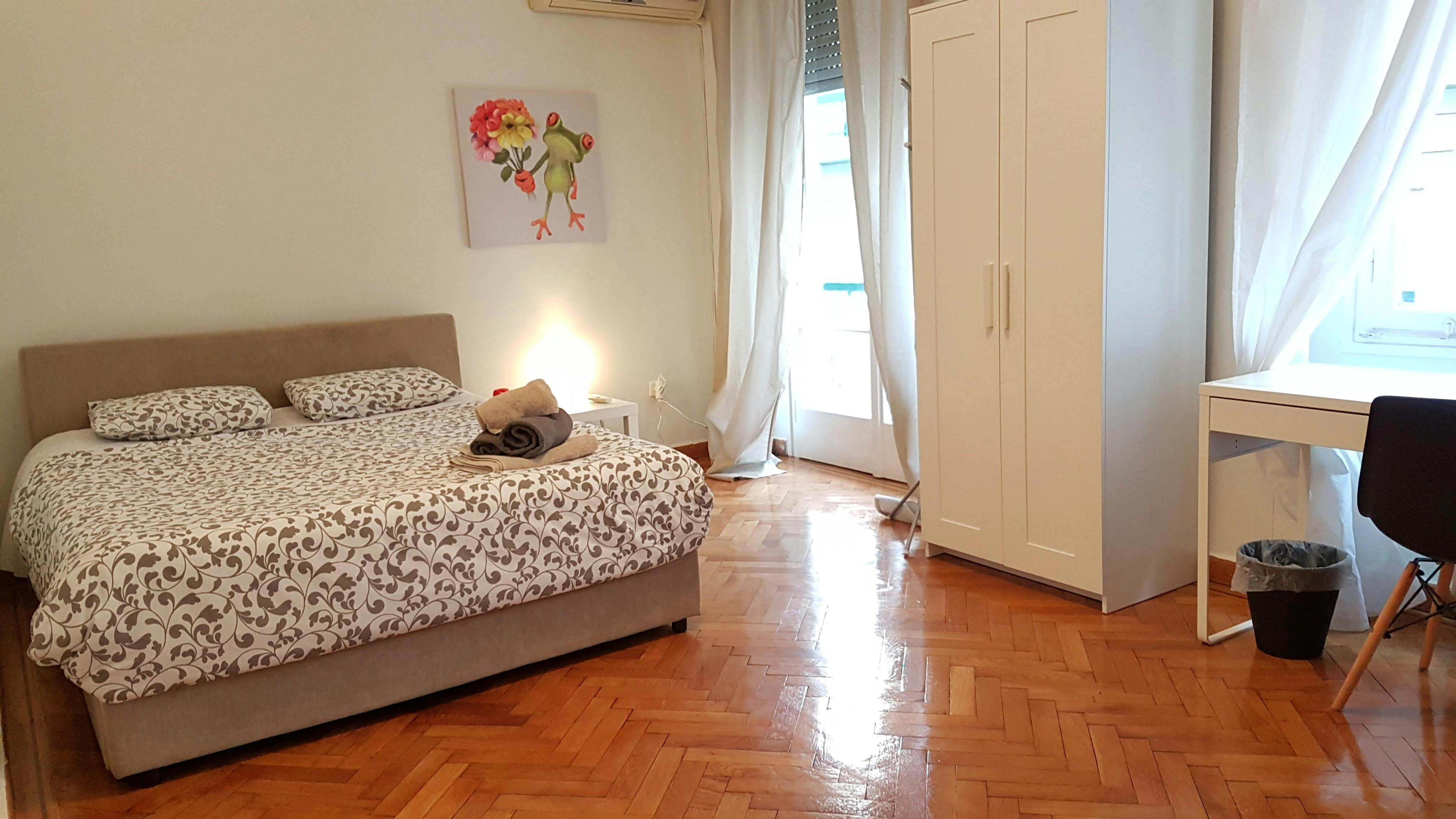 Trias, Athens preview