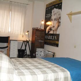 Private room for rent for €350 per month in Murcia, Plaza Santa Eulalia