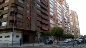 Privé kamer te huur voor € 325 per maand in Valladolid, Calle Estadio