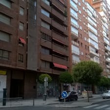 Private room for rent for €325 per month in Valladolid, Calle Estadio