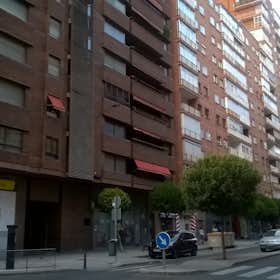 Cameră privată de închiriat pentru 325 EUR pe lună în Valladolid, Calle Estadio