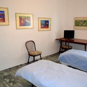 私人房间 正在以 €500 的月租出租，其位于 Rome, Via Vincenzo Cerulli