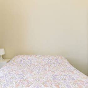 Private room for rent for €405 per month in Granada, Avenida de la Constitución