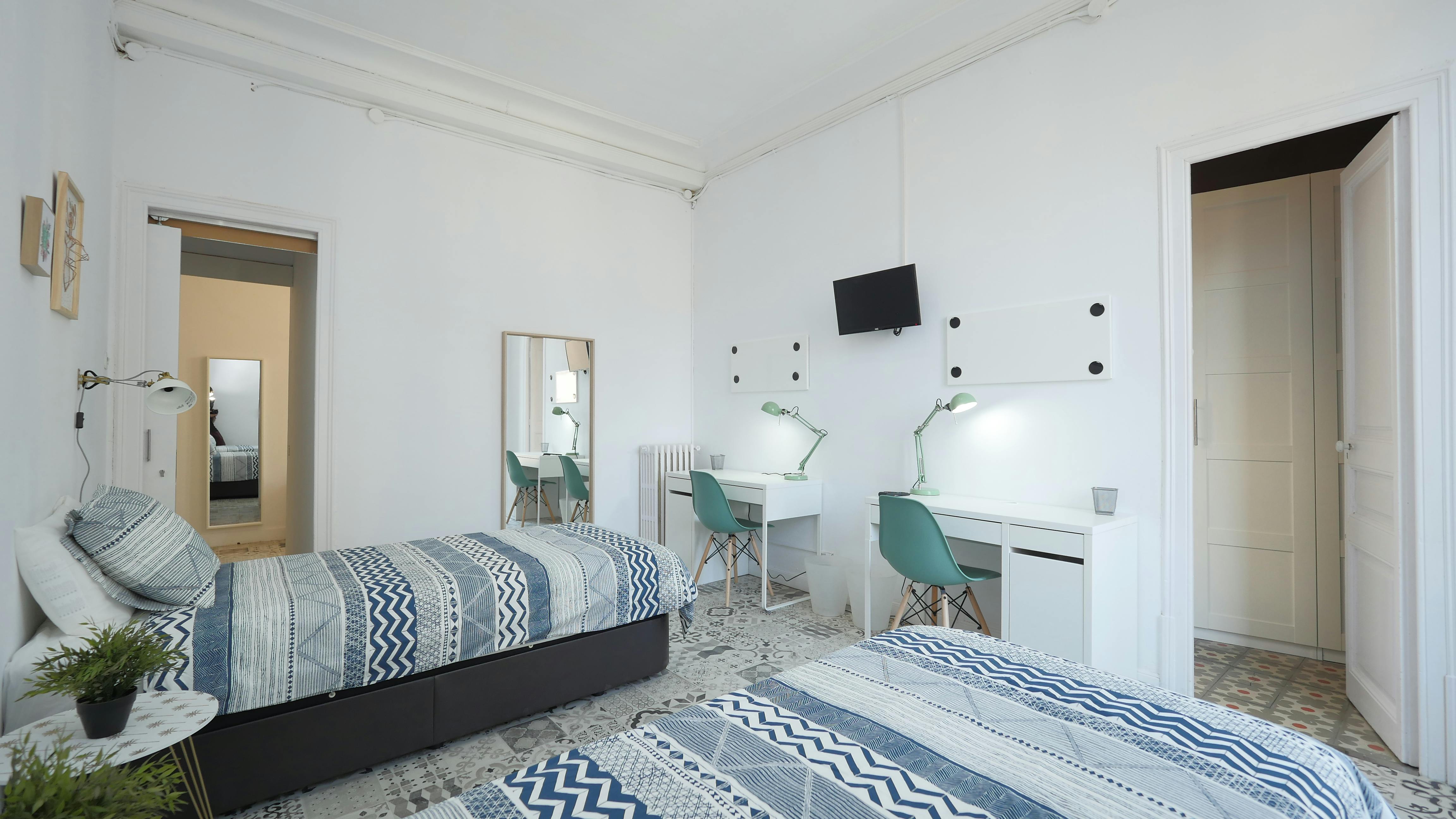 Shared room for rent for €935 per month in Barcelona, Carrer Gran de Gràcia
