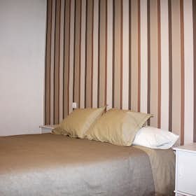 Private room for rent for €815 per month in Madrid, Gran Vía
