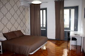 Private room for rent for €855 per month in Madrid, Gran Vía
