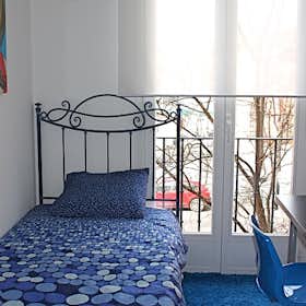 Private room for rent for €685 per month in Madrid, Ronda de Segovia