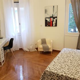 Private room for rent for €390 per month in Athens, Iakinthou