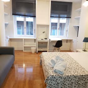 Private room for rent for €410 per month in Athens, Iakinthou