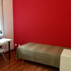 Private room for rent for €580 per month in Barcelona, Carrer del Robí