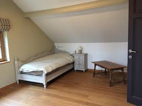 Отдельная комната сдается в аренду за 360 € в месяц в Ternat, Dr. Em. De Croesstraat